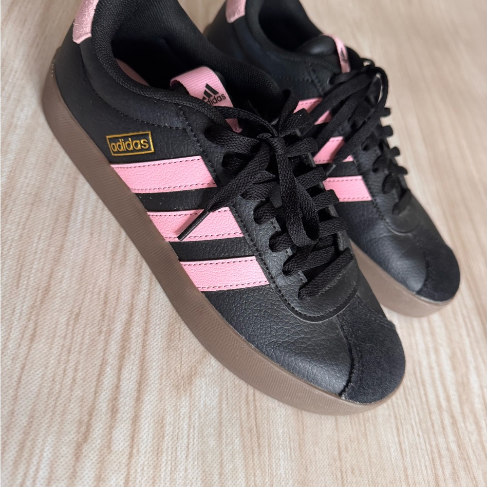 Adidas Women's Black and Pink Casual Sneakers